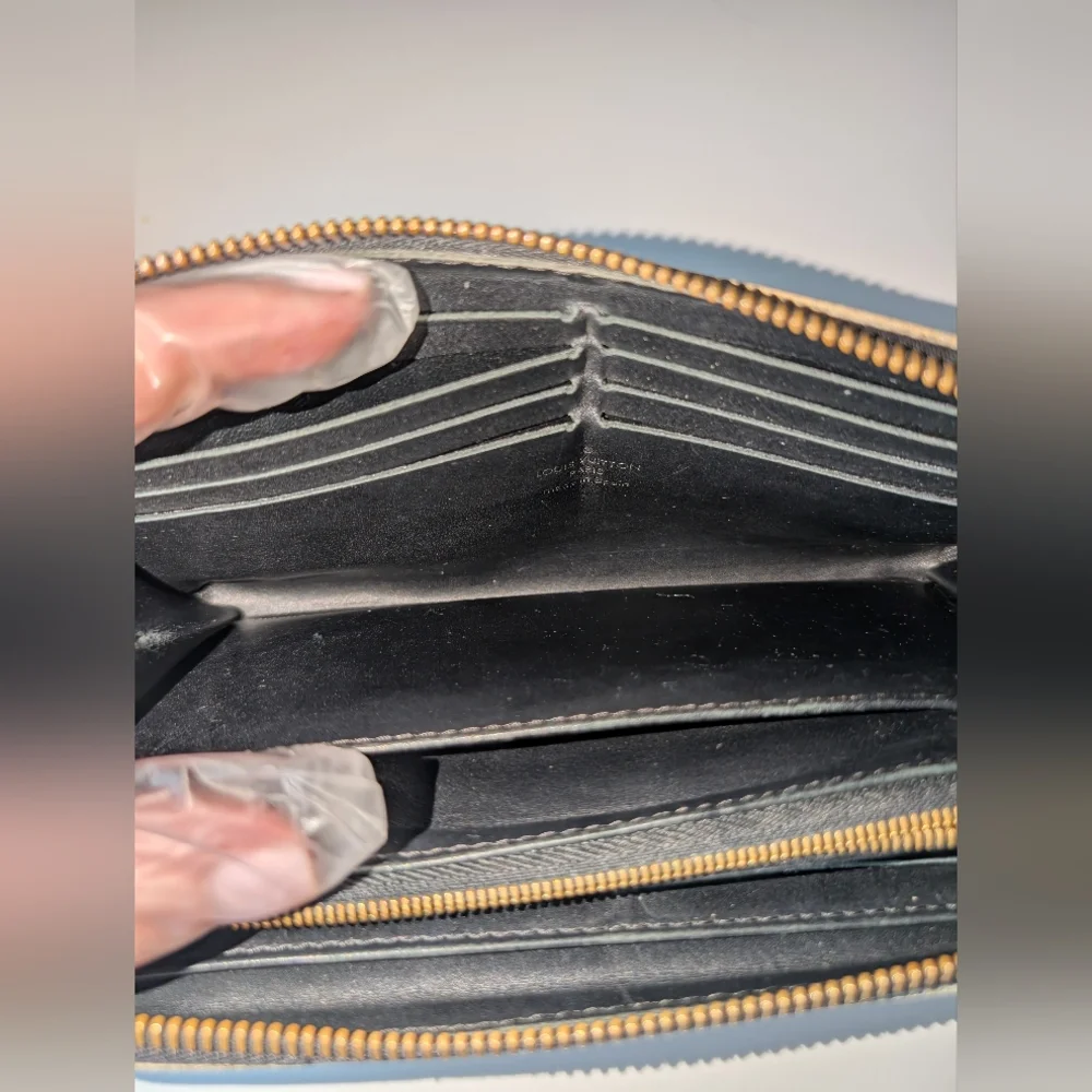 Louis Vuitton Black Suhali Leather Zippy Wallet